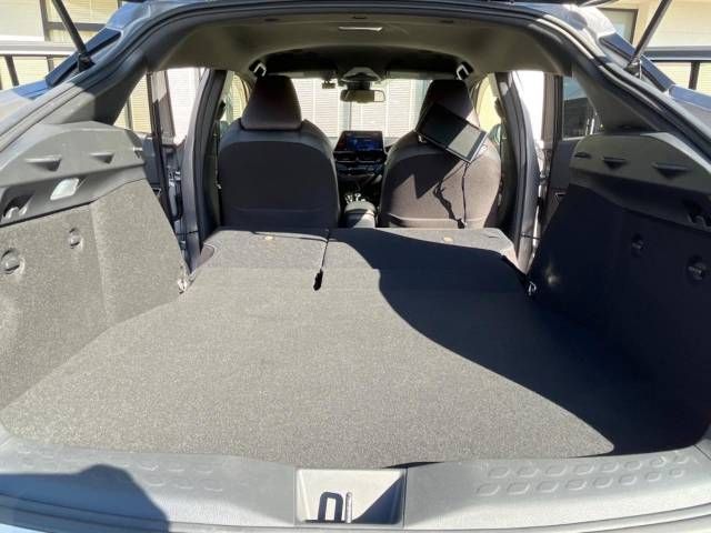 Toyota C-HR 2017-01 189909-11