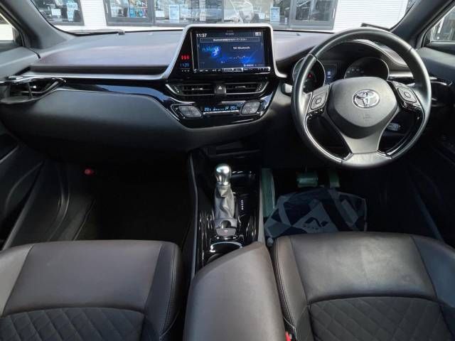 Toyota C-HR 2017-01 189909-1