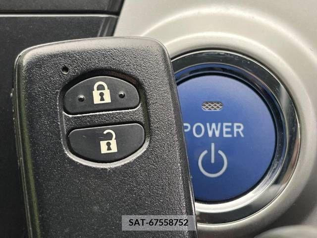 Toyota PRIUS ALPHA 2011-08 322211-4