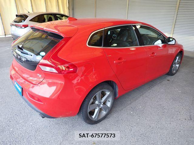 Volvo V40 2013-07 349056-7