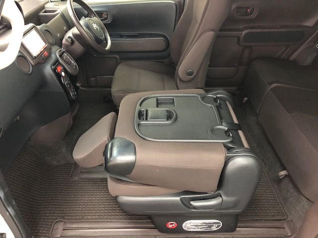 Toyota SPADE 2012-08 180793-23