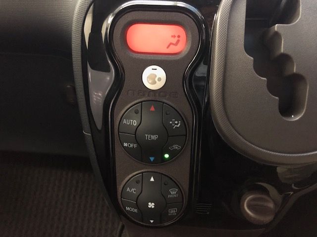 Toyota SPADE 2012-08 180793-19