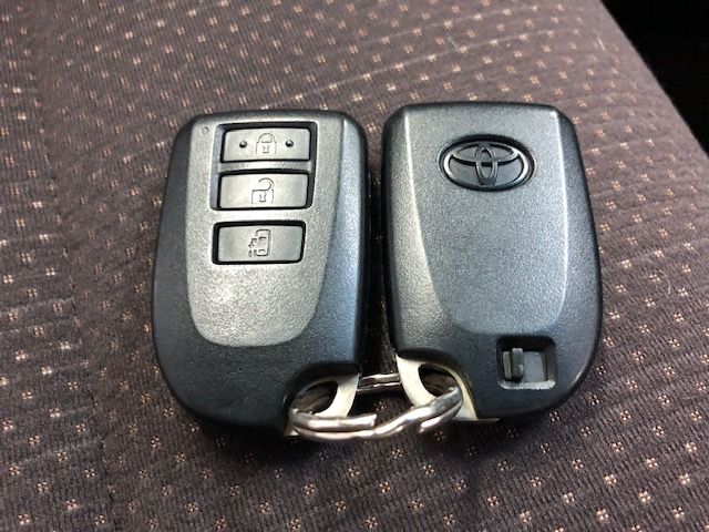Toyota SPADE 2012-08 180793-15