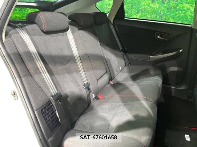 Toyota PRIUS 2015-01 322139-8