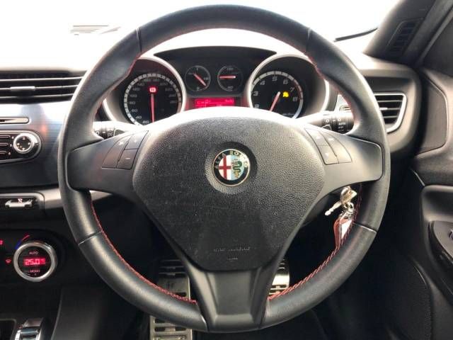 ALFA ROMEO GIULIETTA 2013-08 194308-10