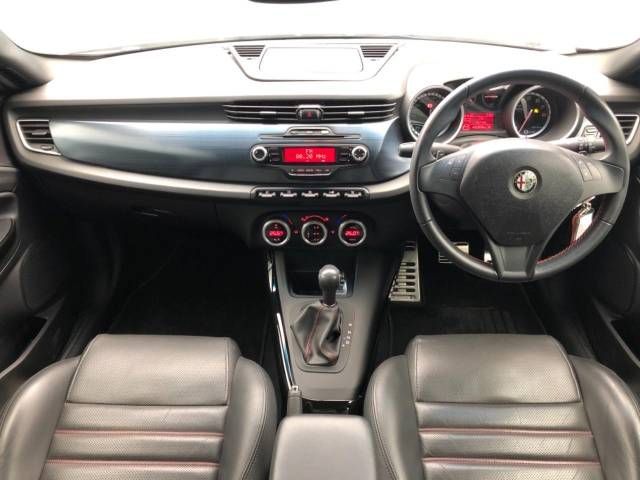 ALFA ROMEO GIULIETTA 2013-08 194308-1