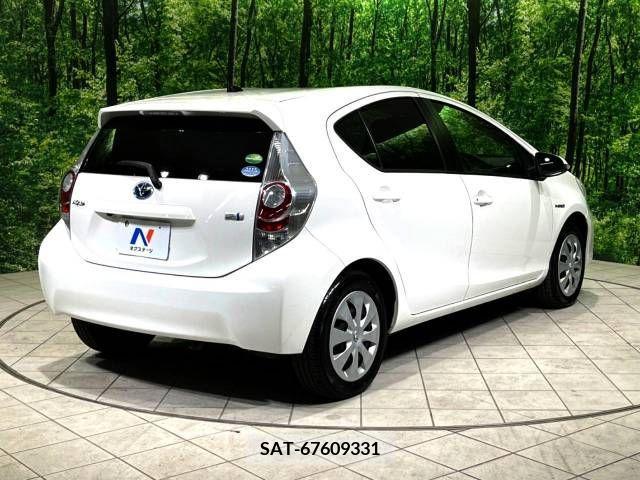 Toyota AQUA 2013-12 327958-17