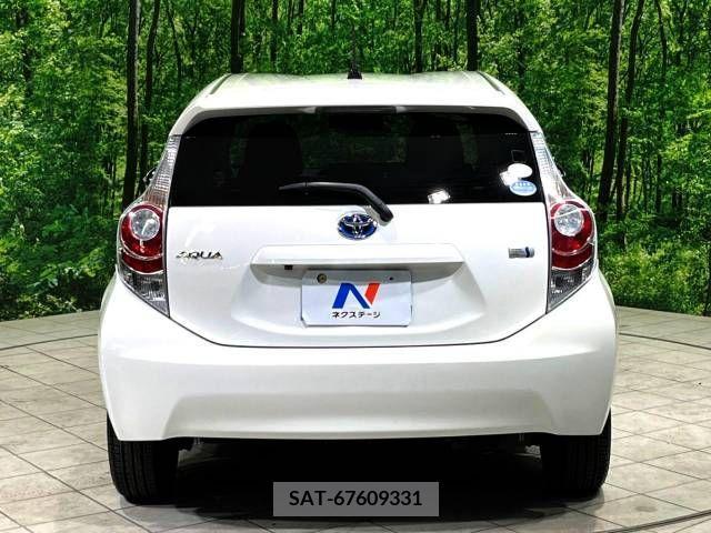 Toyota AQUA 2013-12 327958-15