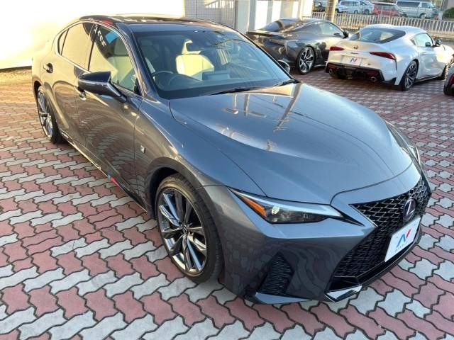 Lexus IS 2022-07 194252-16