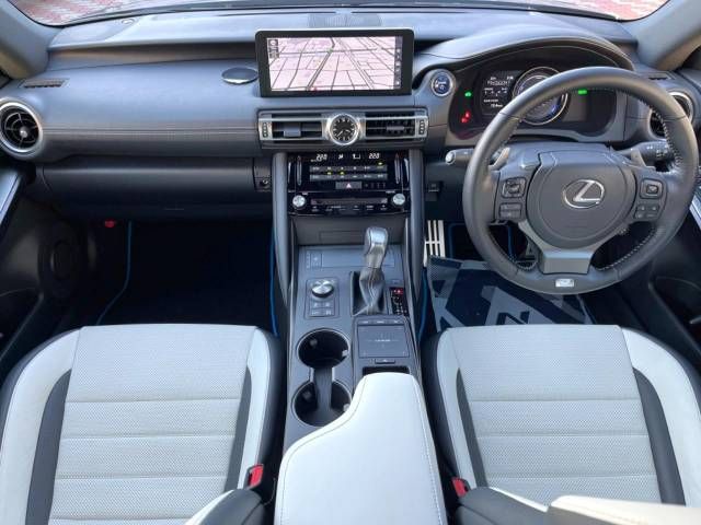 Lexus IS 2022-07 194252-1