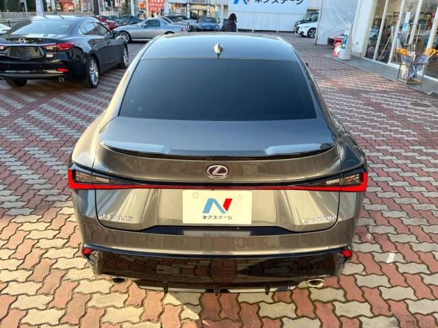 Lexus IS 2022-07 194252-15