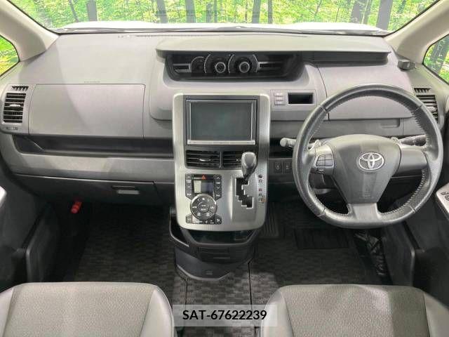 Toyota VOXY 2013-10 339628-1