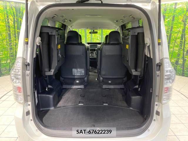 Toyota VOXY 2013-10 339628-11
