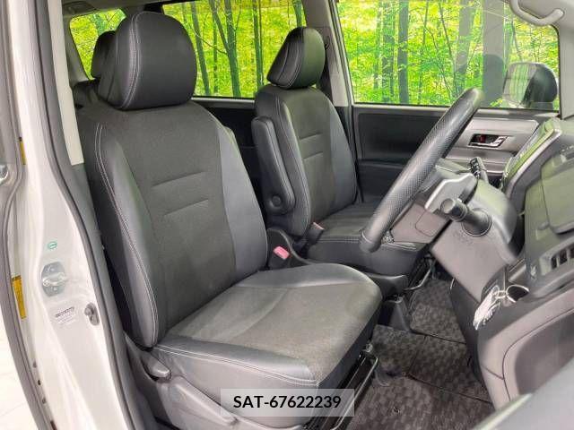 Toyota VOXY 2013-10 339628-8