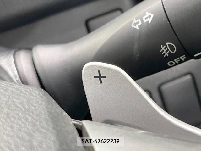 Toyota VOXY 2013-10 339628-7