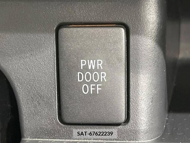 Toyota VOXY 2013-10 339628-3