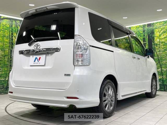 Toyota VOXY 2013-10 339628-18