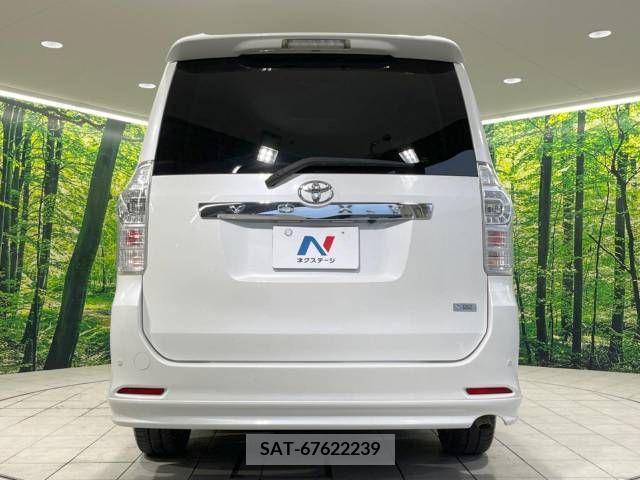 Toyota VOXY 2013-10 339628-16