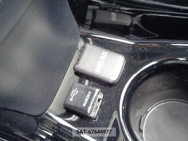 Toyota PRIUS 2020-03 351197-16