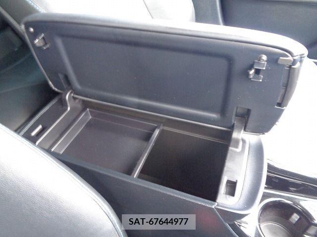 Toyota PRIUS 2020-03 351197-15