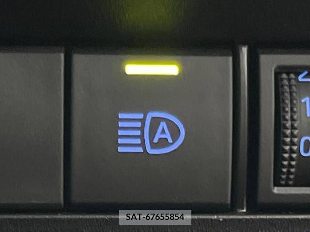 Toyota VOXY 2023-07 231451-6