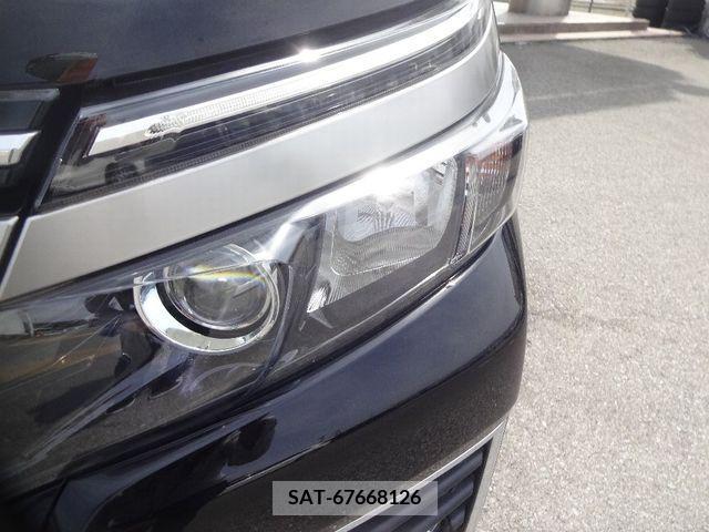 Toyota VOXY 2017-03 232125-17