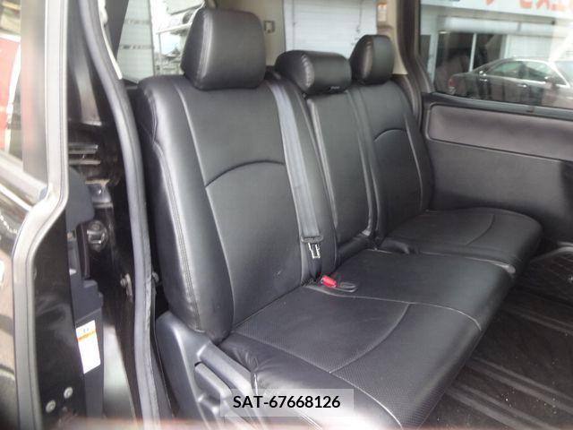 Toyota VOXY 2017-03 232125-4