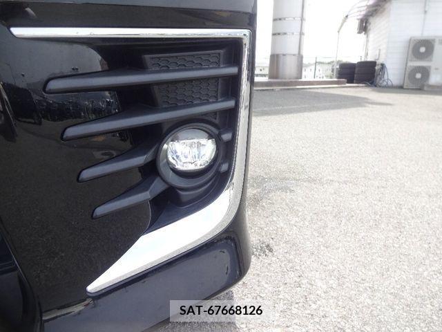 Toyota VOXY 2017-03 232125-18