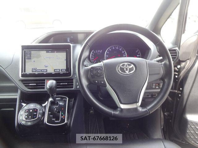 Toyota VOXY 2017-03 232125-6
