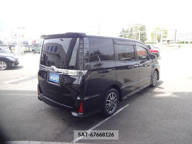 Toyota VOXY 2017-03 232125-1