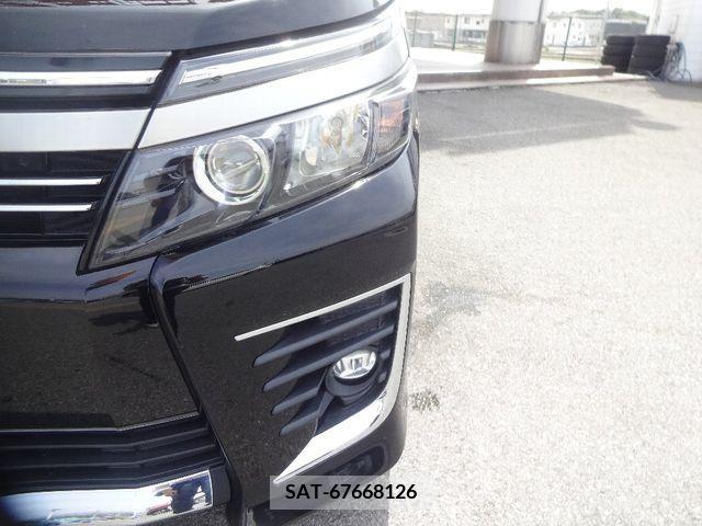 Toyota VOXY 2017-03 232125-16