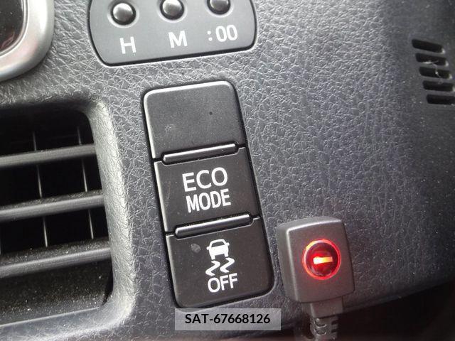 Toyota VOXY 2017-03 232125-11