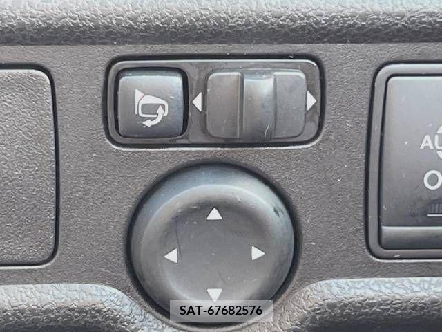 Nissan NOTE 2013-08 302323-6