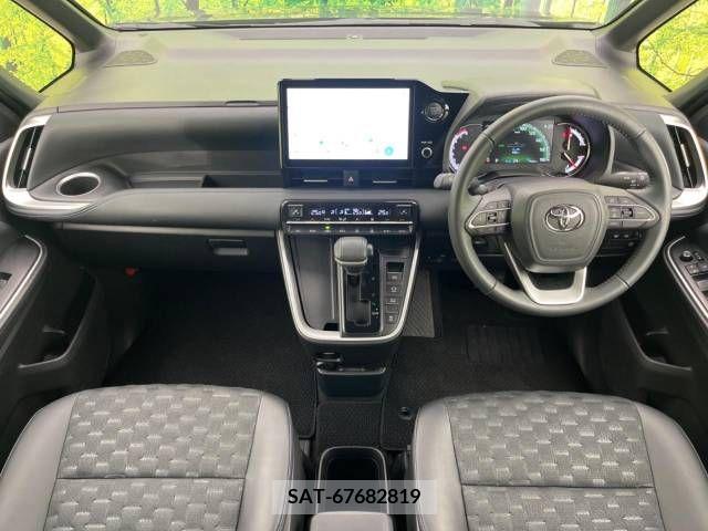 Toyota VOXY 2023-10 289072-1