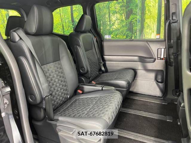Toyota VOXY 2023-10 289072-9