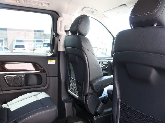 Mercedes Benz V-CLASS 2016-08 22411-13