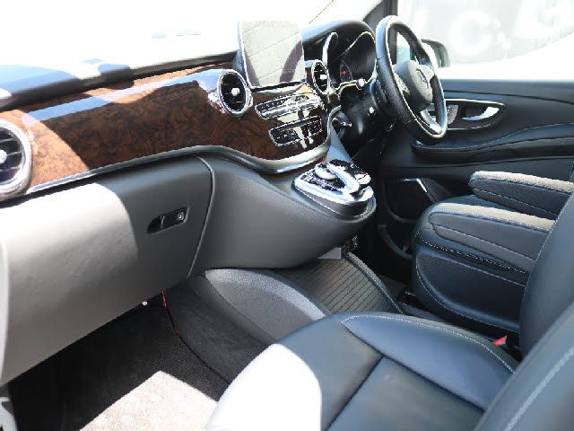 Mercedes Benz V-CLASS 2016-08 22411-1