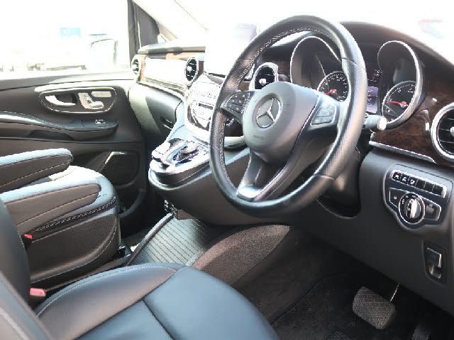 Mercedes Benz V-CLASS 2016-08 22411-11