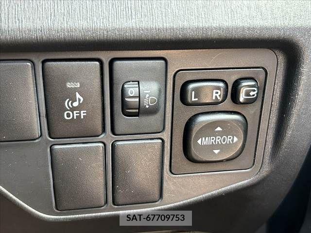 Toyota PRIUS 2015-07 328199-27