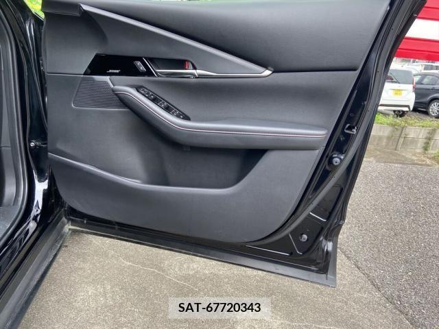 Mazda CX-30 2022-10 331822-20