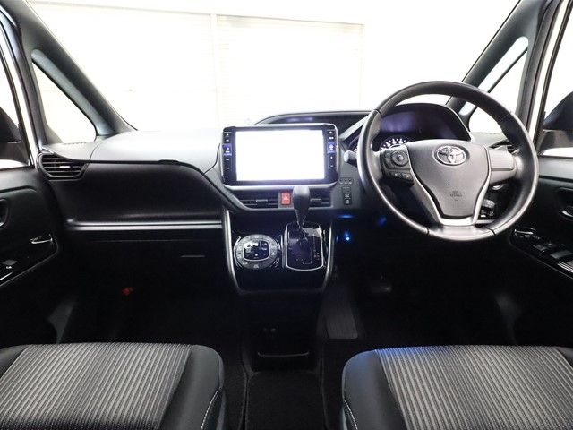 Toyota VOXY 2020-08 180673-2