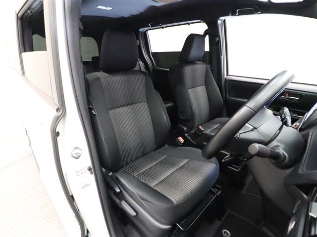 Toyota VOXY 2020-08 180673-3