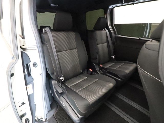 Toyota VOXY 2020-08 180673-4