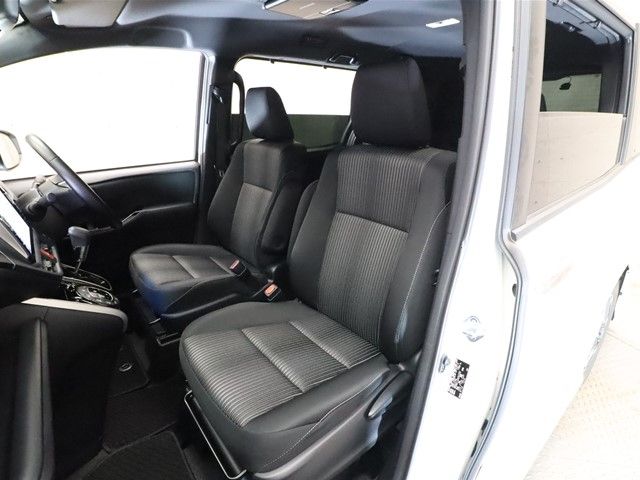 Toyota VOXY 2020-08 180673-5