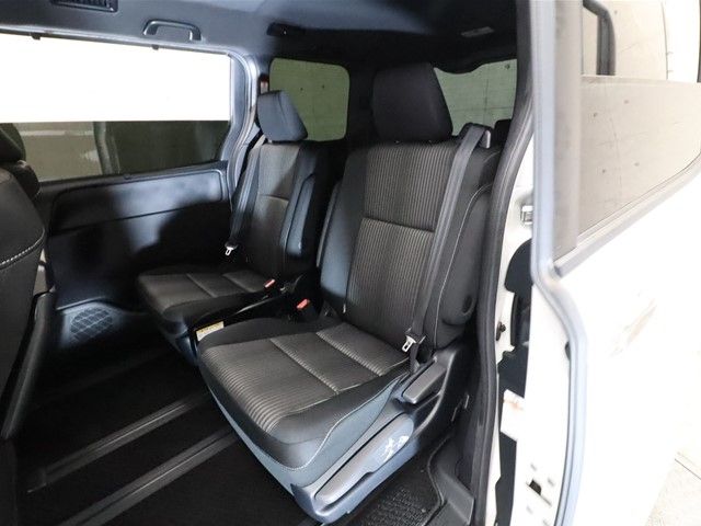 Toyota VOXY 2020-08 180673-6