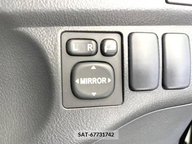 Toyota BB 2011-11 247763-5