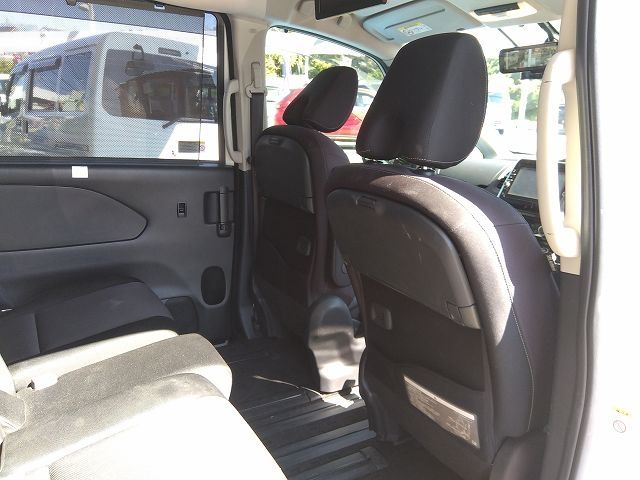 Nissan SERENA 2017-03 12247-8