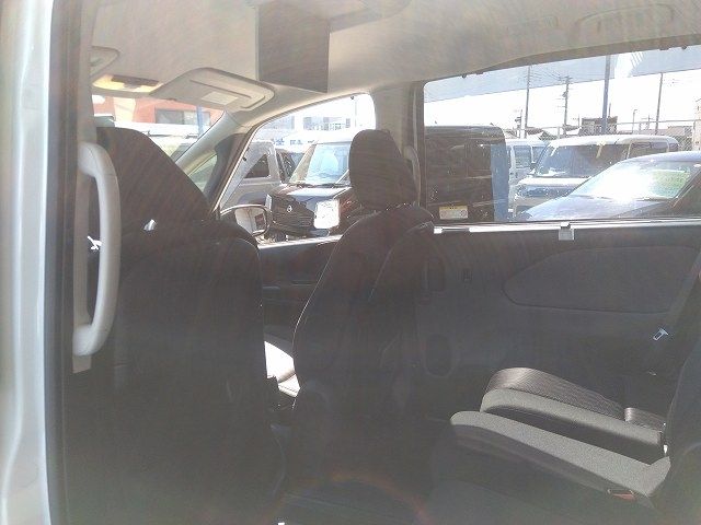 Nissan SERENA 2017-03 12247-9