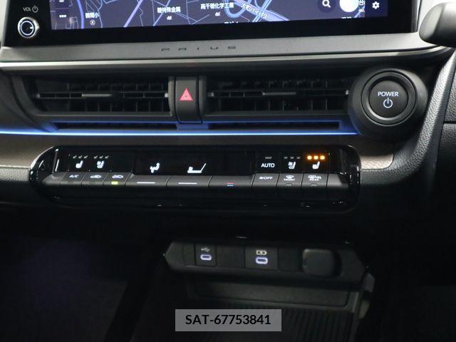 Toyota PRIUS 2023-10 281938-18