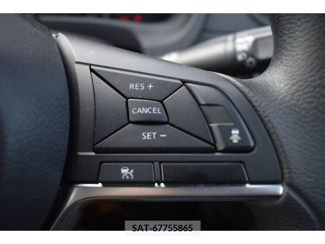 Nissan NOTE 2018-08 215925-6